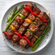 Brochetas De Carne Con Verduras