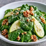 Ensalada De Espinacas Y Parmesano Con Manzana Verde